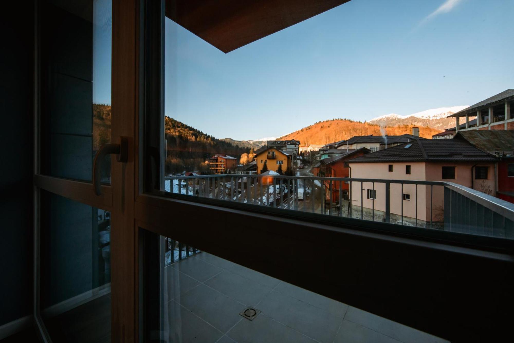 Blue Sky Studio Sinaia Bagian luar foto